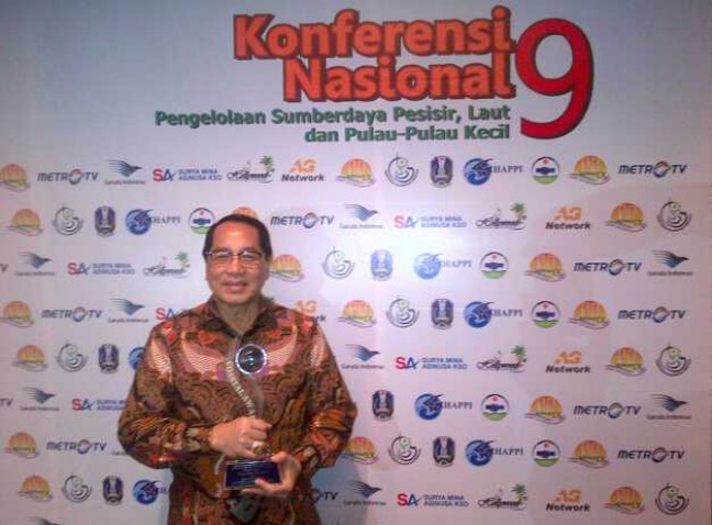 Firman Soebagyo Dianugerahi Coastal Award Kementerian KKP