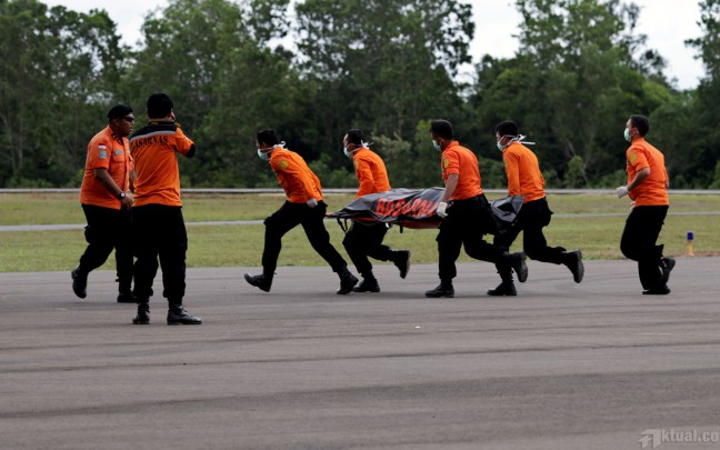 Melebihi 5 Hari, Tim Dokter: Korban AirAsia Sulit Dicari