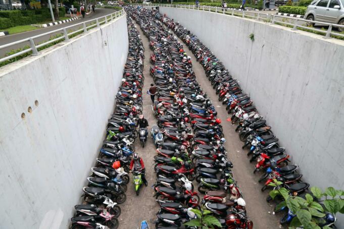 Parkiran Sepeda Motor8