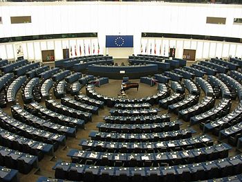 Ruang debat Parlemen Eropa atau "hemicycle", di Strasbourg Ruang debat Parlemen Eropa atau "hemicycle", di Strasbourg