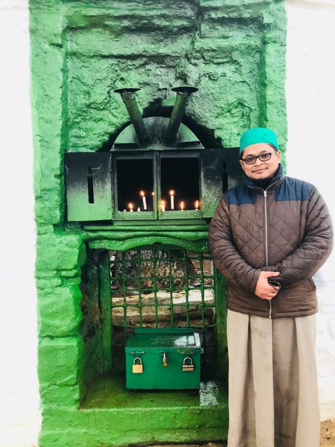 Ustadz Muhammad Danial Nafis, Di Maqbaroh Al Quthb Sidi Abdus Salam Al Masyisi al Hasani ,Jabal Alam - Maroko Ustadz Muhammad Danial Nafis, Di Maqbaroh Al Quthb Sidi Abdus Salam Al Masyisi al Hasani ,Jabal Alam - Maroko