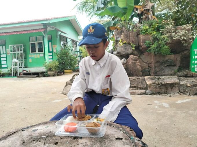 Makan-Siang-Gratis-Bantu-Ringankan-Beban-Alvin-768x576 (1)