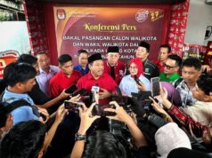 Saparudin – Desy Ayutisma Resmi Daftarkan Diri ke KPU Pangkalpinang