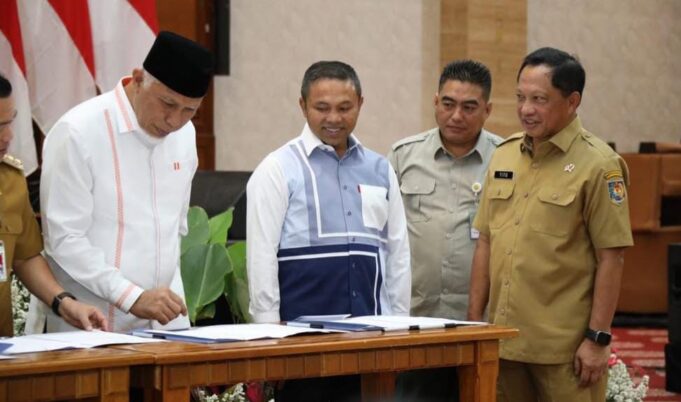 WhatsApp Image 2025-09-25 at 12.09.59 Gubernur Riau Abdul Wahid saat menghadiri Rapat Koordinasi Nasional (Rakornas) Hilirisasi Komoditas Perkebunan yang digelar di Kantor Pusat Kementerian Pertanian, Jakarta, Senin (22/9/2025).
