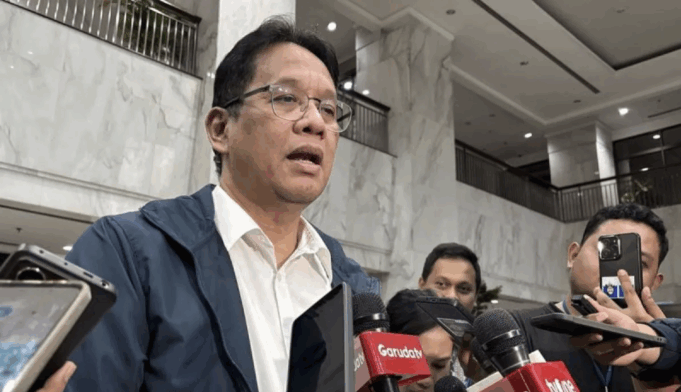 Menteri Keuangan Purbaya Yudhi Sadewa menjawab pertanyaan wartawan dalam wawancara cegat di kantor Kementerian Keuangan, Jakarta, Selasa (21/10/2025). ANTARA/Imamatul Silfia/pri.