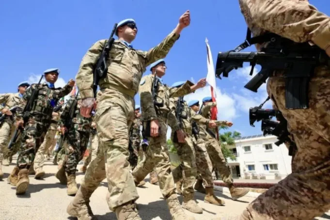 Resolusi.jpg Arsip - Prajurit dari Pasukan Sementara Perserikatan Bangsa-Bangsa di Lebanon (UNIFIL) menghadiri upacara peringatan Hari Internasional Pasukan Penjaga Perdamaian PBB di Naqoura, Lebanon, 29 Mei 2025. (Xinhua/Ali Hashisho)