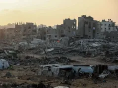 Israel Legalkan Hukuman Mati Tahanan Palestina, PKS Melihat Arah Genosida Arsip - Sejumlah warga Palestina terlihat setelah kembali ke wilayah Sheikh Radwan yang hancur di utara Kota Gaza, pada 6 November 2025. (ANTARA/XInhua/Rizek Abdeljawad)