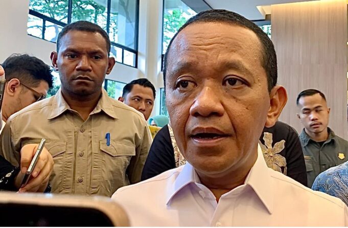 Menteri Energi dan Sumber Daya Mineral (ESDM) Bahlil Lahadalia memastikan stok bahan bakar minyak (BBM) dan liquefied petroleum gas (LPG) nasional tetap aman di tengah eskalasi konflik di Timur Tengah