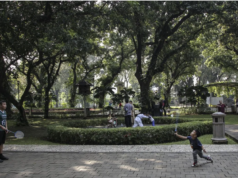 Pakar Nilai PP Tunas Kembalikan Peran Keluarga dalam Pendidikan Karakter di Era Digital Ilustrasi - Orang tua mendampingi anaknya bermain di Taman Suropati, Jakarta. ANTARA FOTO/Dhemas Reviyanto/wpa.