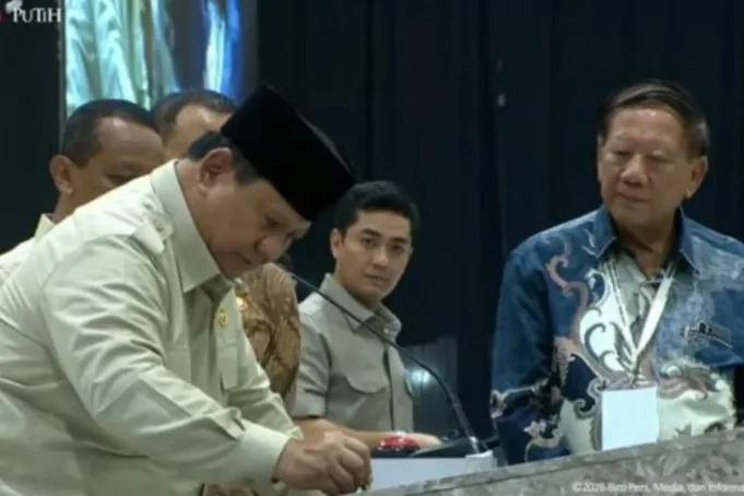1000024760.jpg Tangkapan layar - Presiden Prabowo Subianto menandatangani prasasti dalam peresmian pabrik perakitan kendaraan komersial berbasis listrik milik PT VKTR Teknologi Mobilitas, di Magelang, Jawa Tengah, Kamis (9/4/2026). ANTARA/Youtube Sekretariat Presiden