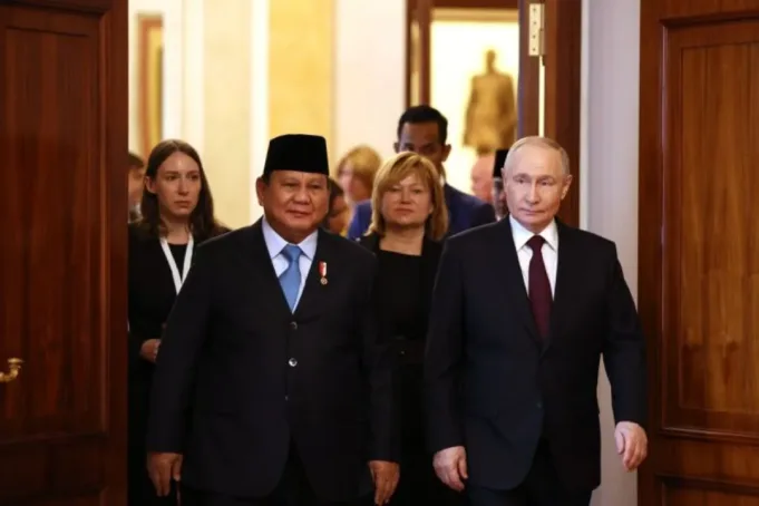 Presiden RI Prabowo Subianto (kiri) dan Presiden Rusia Vladimir Putin ketika berada Istana Kremlin, Moskow, Rusia, Senin (13/4/2026) (ANTARA/HO-Bakom RI)