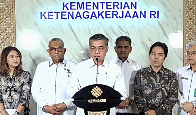 Menteri Ketenagakerjaan Yassierli mengimbau perusahaan swasta BUMN dan BUMD untuk menerapkan kebijakan WFH