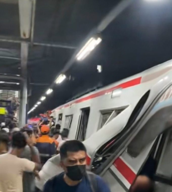 Tabrakan KRL dan Argo Bromo di Bekasi Timur,