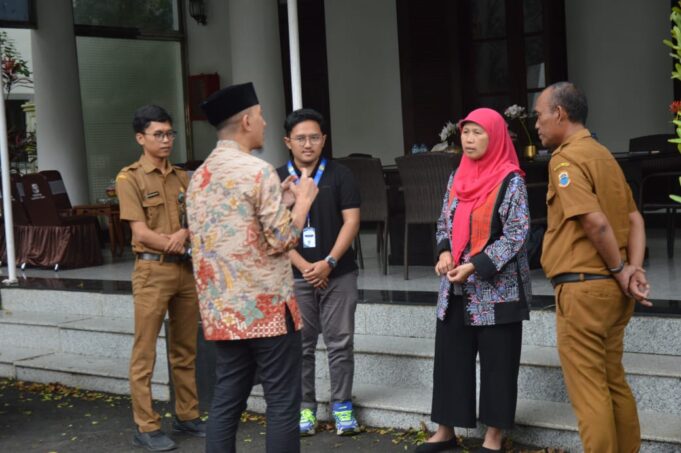 Bupati Lebak Hasbi Asyidiki Jayabaya di Dampingi Kepala Dinas Pertanian Ketika Menerima Audensi Perwakilan Akademisi IPB