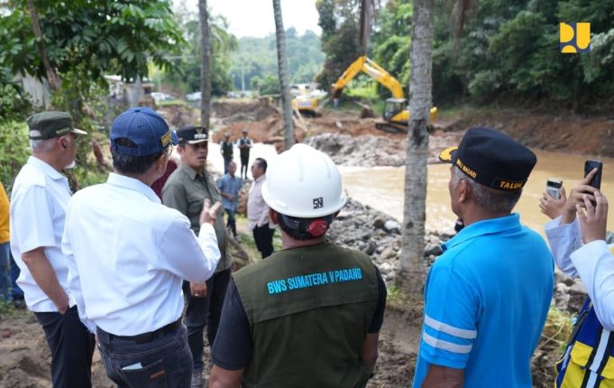 Banjir dan Longsor Terjang Tanah Datar Kementerian PU Prioritaskan Perbaikan Irigasi dan Jalan