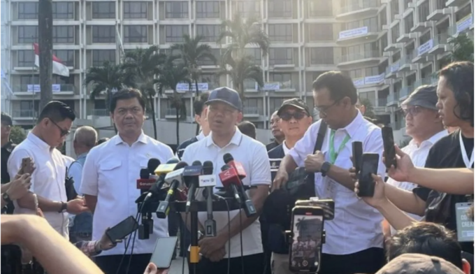 Screenshot 2026-06-18 at 1.20.51 PM Wakil Menteri Sekretaris Negara Bambang Eko Suhariyanto (tengah) memberikan pernyataan pers menjelang pelaksanaan eksekusi eks Hotel Sultan di kawasan blok 15 GBK, Jakarta, Kamis (18/6/2026). ANTARA/Fathur Rochman/am.