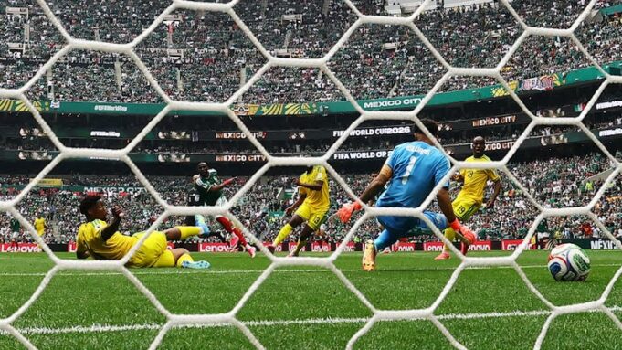 gol pertama meksiko